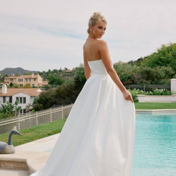 New Off White Strapless Wedding Dress w/ Sweetheart Neck & Leg Slit NX JW938 - Picture 7 of 9